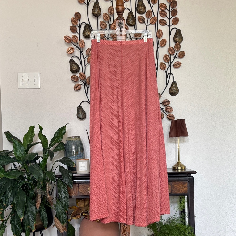 NWT Lily Black Pleated Coral Maxi Skirt with Elastic Waist